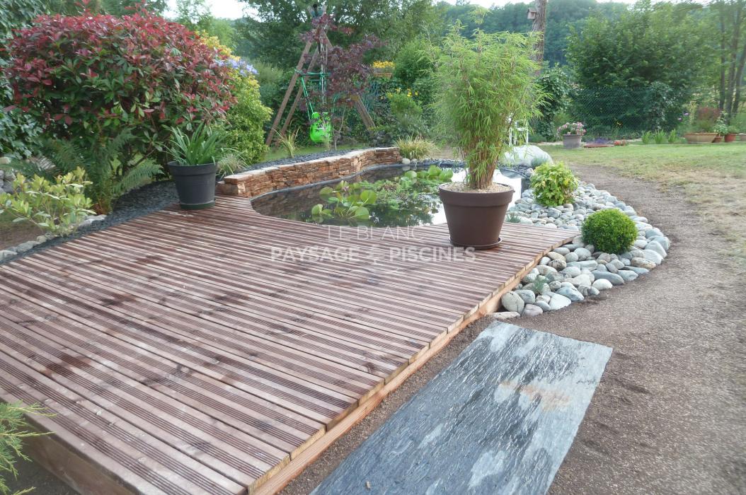 bassin de jardin avec terrasse en bois