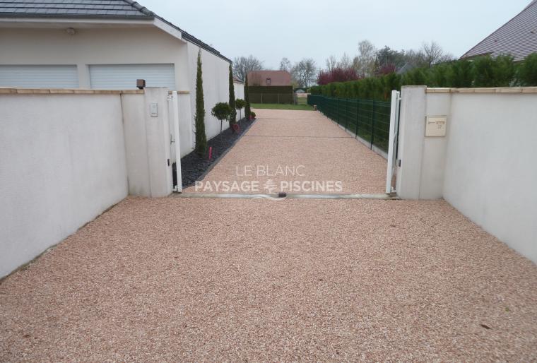 cour avec nidagravel en gravier concassé d'Aurignac