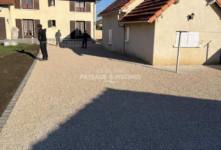 COUR EN GRAVIER + NIDAGRAVEL - AURENSAN 65 -