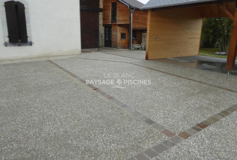 Cour en BETON DESACTIVE - JUILLAN 65 -